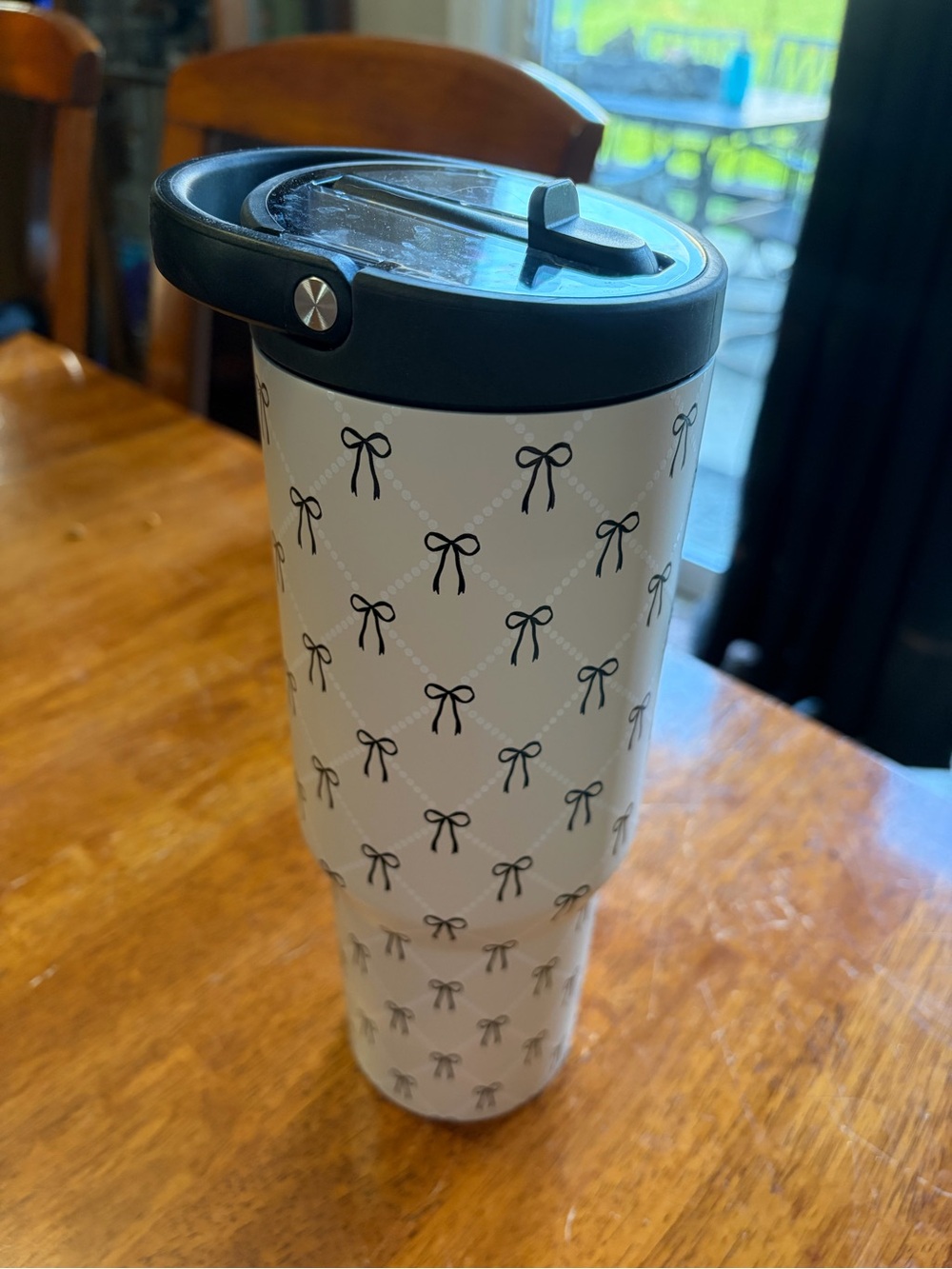 HydroJug Cream 32oz Tumbler with Black Bow Pattern and Carry Lid - Picture 2 of 4